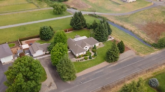 975 Felicia Ln, Grants Pass, OR 97527