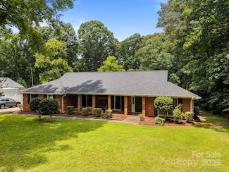 324 Swamp Fox Dr, Fort Mill, SC 29715