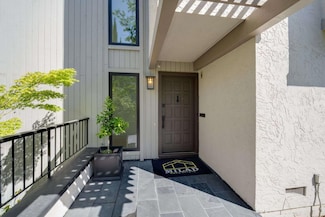 228 Sand Hill Cir, Menlo Park, CA 94025