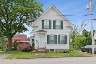 20 Green St, Winthrop, ME 04364