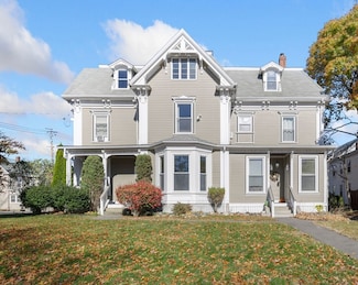 34 Warren St Unit 1, Stoneham, MA 02180