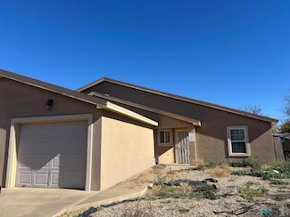 811 S Wyoming Ave, Roswell, NM 88203
