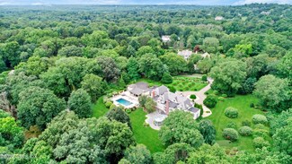 15 Bayberry Ln, Greenwich, CT 06831
