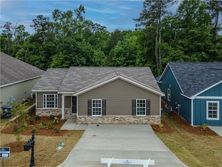 6 Summertide Dr, Phenix City, AL 36869