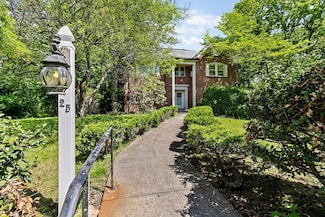 25 Hundreds Cir, Wellesley Hills, MA 02481
