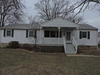 119 S Stewart St, Creve Coeur, IL 61610