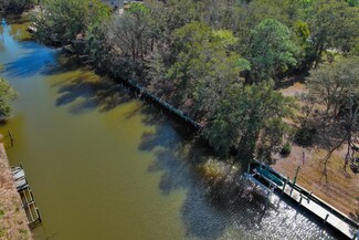 624 5th St, Pass Christian, MS 39571