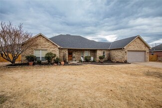 310 NE Cobblestone Ln, Bentonville, AR 72712
