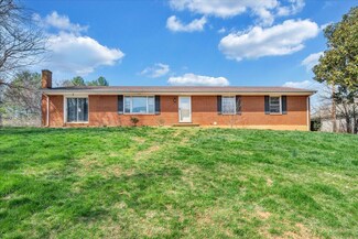 5417 Vistamont Dr, Roanoke, VA 24019