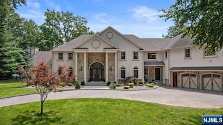 745 Colonial Rd, Franklin Lakes, NJ 07417