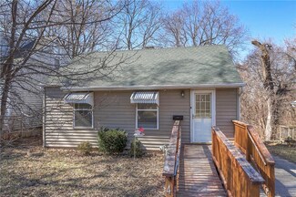 414 N Ash Ave, Independence, MO 64053