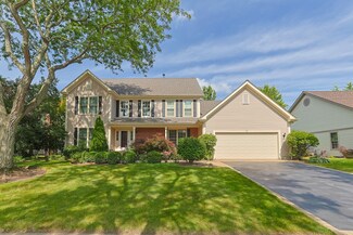 36 S Old Creek Rd, Vernon Hills, IL 60061