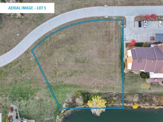 2200 Swan Lake Blvd, Independence, IA 50644