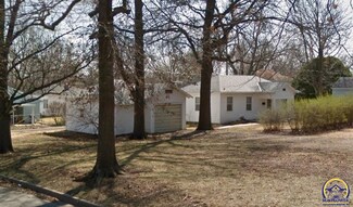 804 SW Parkview St, Topeka, KS 66606