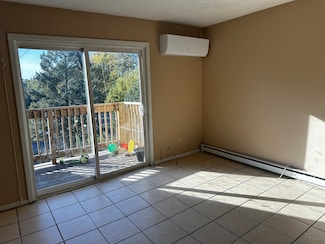 561 Ashland Ave Unit E, Aurora, IL 60505