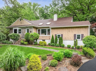 45 Rugby Rd, New Rochelle, NY 10804