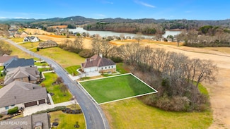 215 Watercrest Dr, Vonore, TN 37885