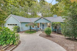 141 Foothills Dr, Hendersonville, NC 28792