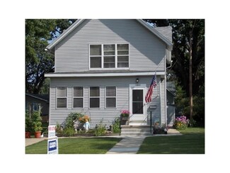 160 Gay St, Manchester, IA 52057