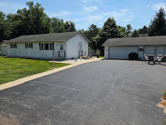 4131 Maple Dr, Delavan, WI 53115