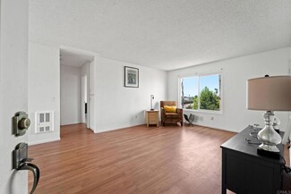 1605 Pentecost Way Unit 8, San Diego, CA 92105