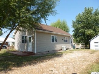 204 W School St, Camp Point, IL 62320