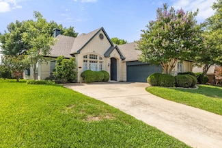 813 Palm Desert Dr, Garland, TX 75044