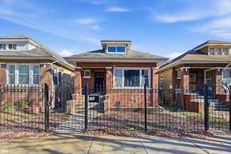 8111 S Manistee Ave, Chicago, IL 60617