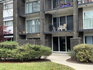 4734 Russett Ln Unit R11, Skokie, IL 60076