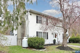 21 Sand Hill Rd, Vernon, NJ 07462