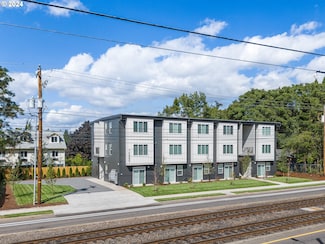 10985 E Burnside St Unit 26, Portland, OR 97216