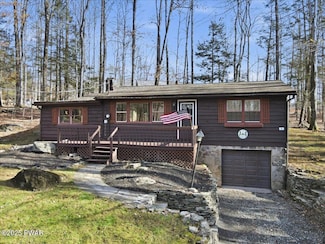 50 Bear Rock Rd, Lake Ariel, PA 18436