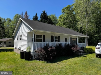 119 Gunther Ln, Weems, VA 22576