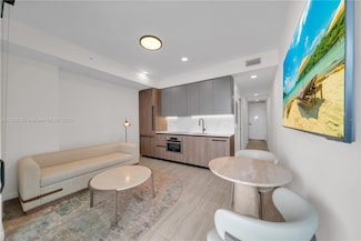 580 72nd St Unit 1513, Miami Beach, FL 33141