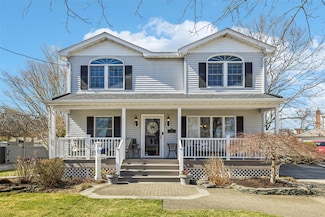 9 Pinehurst Rd, Farmingdale, NY 11735