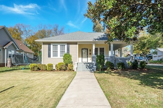 402 W 7th St, Newton, NC 28658