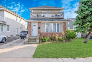 236 W Pine St, Long Beach, NY 11561