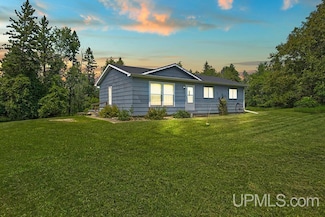W3418 U S 2, Spalding, MI 49886