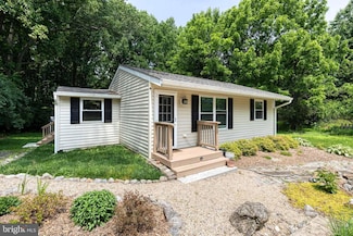 6922 Hollenberry Rd, Sykesville, MD 21784