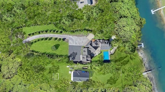 3200 Cox Neck Rd, Mattituck, NY 11952