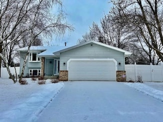 17275 Hibiscus Ave, Lakeville, MN 55044