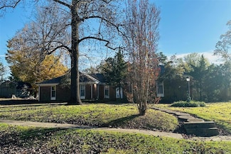 325 Chautauqua Ln, Dexter, MO 63841