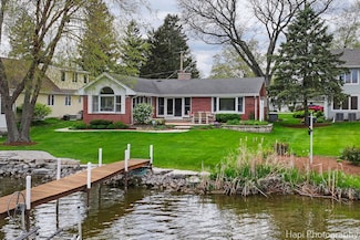 714 S Riverside Dr, McHenry, IL 60050