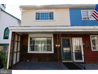 17 N Front St, Minersville, PA 17954
