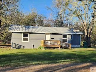 103 E McGee St, New Boston, TX 75570