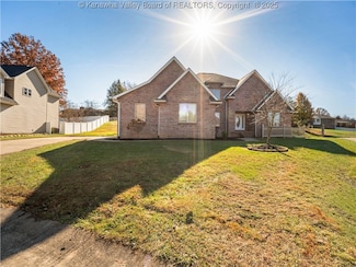 231 Glen Oaks Ct, Hurricane, WV 25526