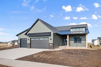 1530 Parker Ct, North Liberty, IA 52317