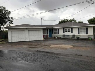902 S Center St, Windthorst, TX 76389