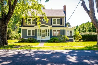 57 Gleason St, Thomaston, ME 04861