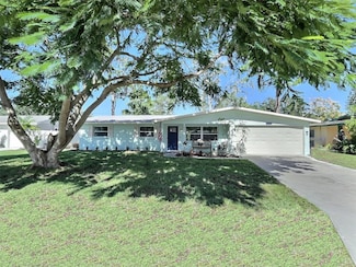 4658 MacEachen Blvd, Sarasota, FL 34233